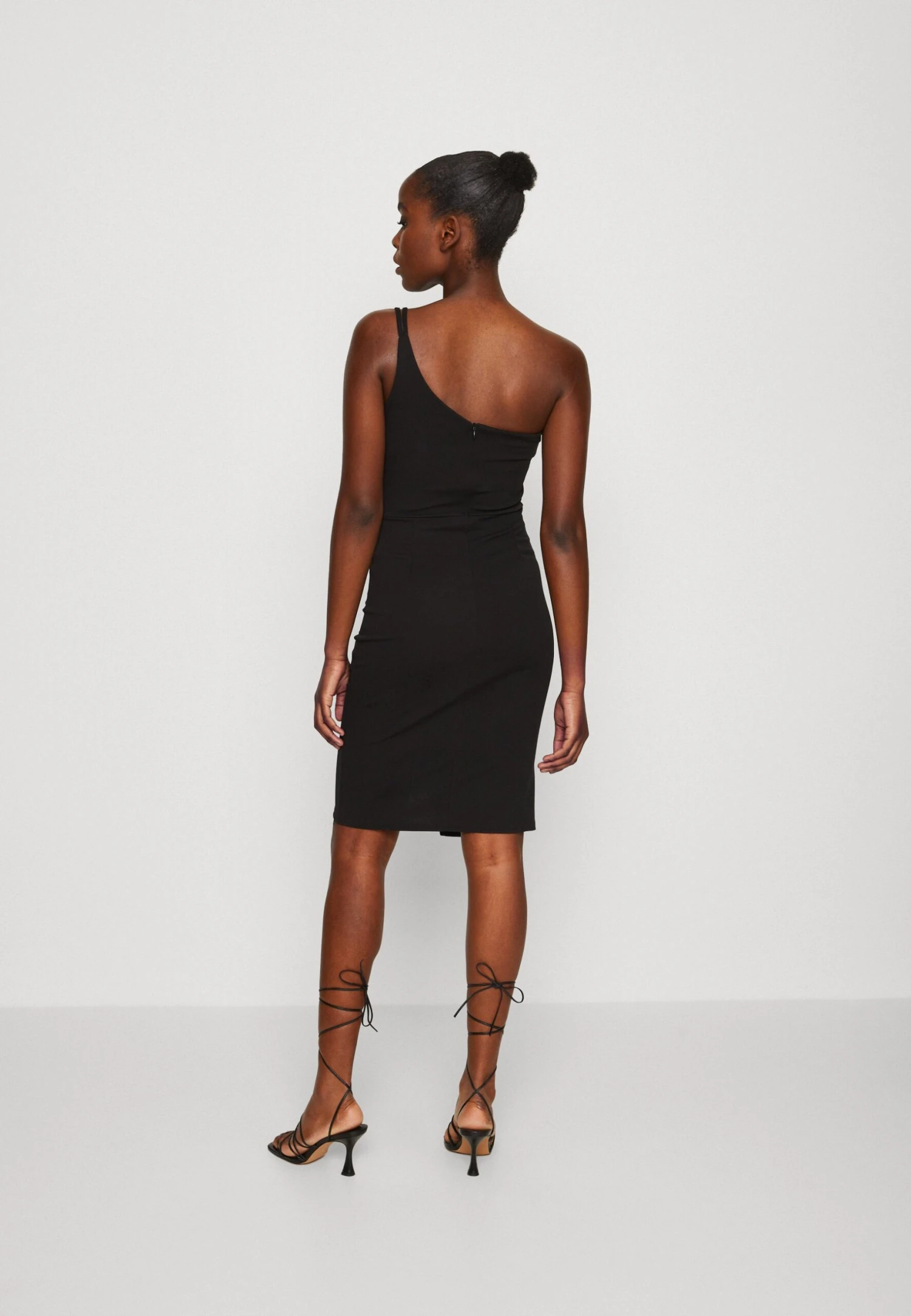 Wal G Valencia Cut Out One Shoulder Midi Dress - Robe En Jersey - Black 3 Wal G Valencia Cut Out One Shoulder Midi Dress - Robe En Jersey - Black – Image 3