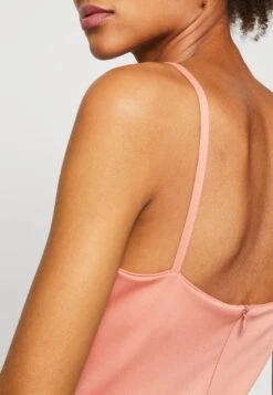 Wal G Robe De Cocktail - Dusty Pink -Wal Mode Promos Soldes Boutique 036f6ed95ca944b6b7aee77de1a165a3