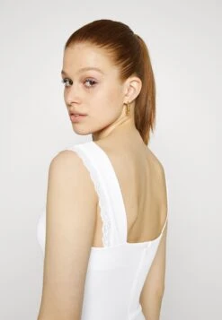 Wal G Wgxzl Wedding - Henny V Neck Maxi Dress - Robe De Cocktail - White -Wal Mode Promos Soldes Boutique 05ac5062f8ba40fdbca2724517ca6e65