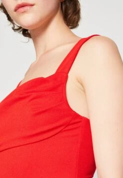 Wal G Maya Square Neck Maxi - Robe En Jersey - Red 11 Wal G Maya Square Neck Maxi - Robe En Jersey - Red -Wal Mode Promos Soldes Boutique 0772e68fb647443080170c25b110a842