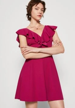 Wal G Micky Ruffle Skater - Robe De Soirée - Raspberry -Wal Mode Promos Soldes Boutique 0b0f3722bfd04e6da2885422d9824348