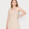 Wal G Jolene Asymmetric Skater Dress - Robe En Jersey - Beige