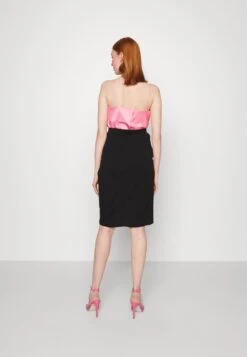 Wal G Kellian Pleat Skirt - Jupe Crayon - Black -Wal Mode Promos Soldes Boutique 0da80aa3afd54209bd76d17195b0ab99