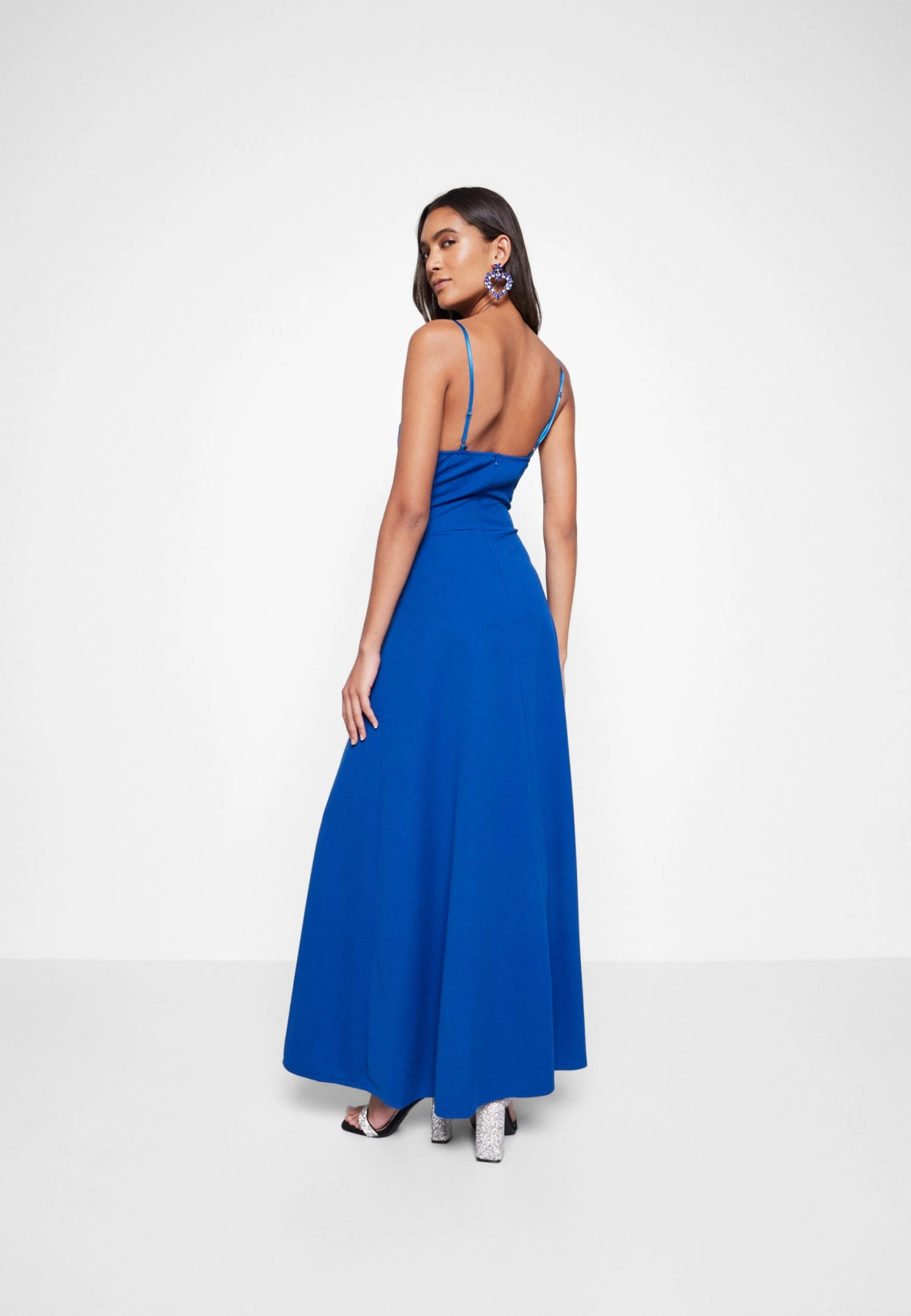 Wal G Anne Cut Out Maxi - Robe De Soirée - Electric Blue 3 Wal G Anne Cut Out Maxi - Robe De Soirée - Electric Blue – Image 3