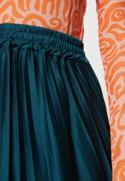 Wal G Penny Pleat Skirt - Jupe Plissée - Emerald Green -Wal Mode Promos Soldes Boutique 276c67a3f19d43d98fa3063de9e97829