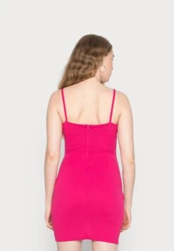 Wal G Isabel Rouched Dress - Robe En Jersey - Fushia -Wal Mode Promos Soldes Boutique 292adb78b04f4da39c838829070439f9