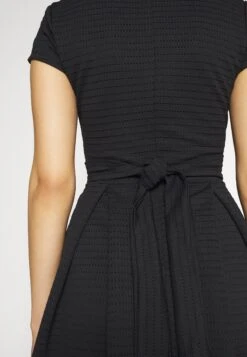 Wal G Briege Skater Dress - Robe De Jour - Black -Wal Mode Promos Soldes Boutique 2b1e2406f34b44d8af4f48cf04421089