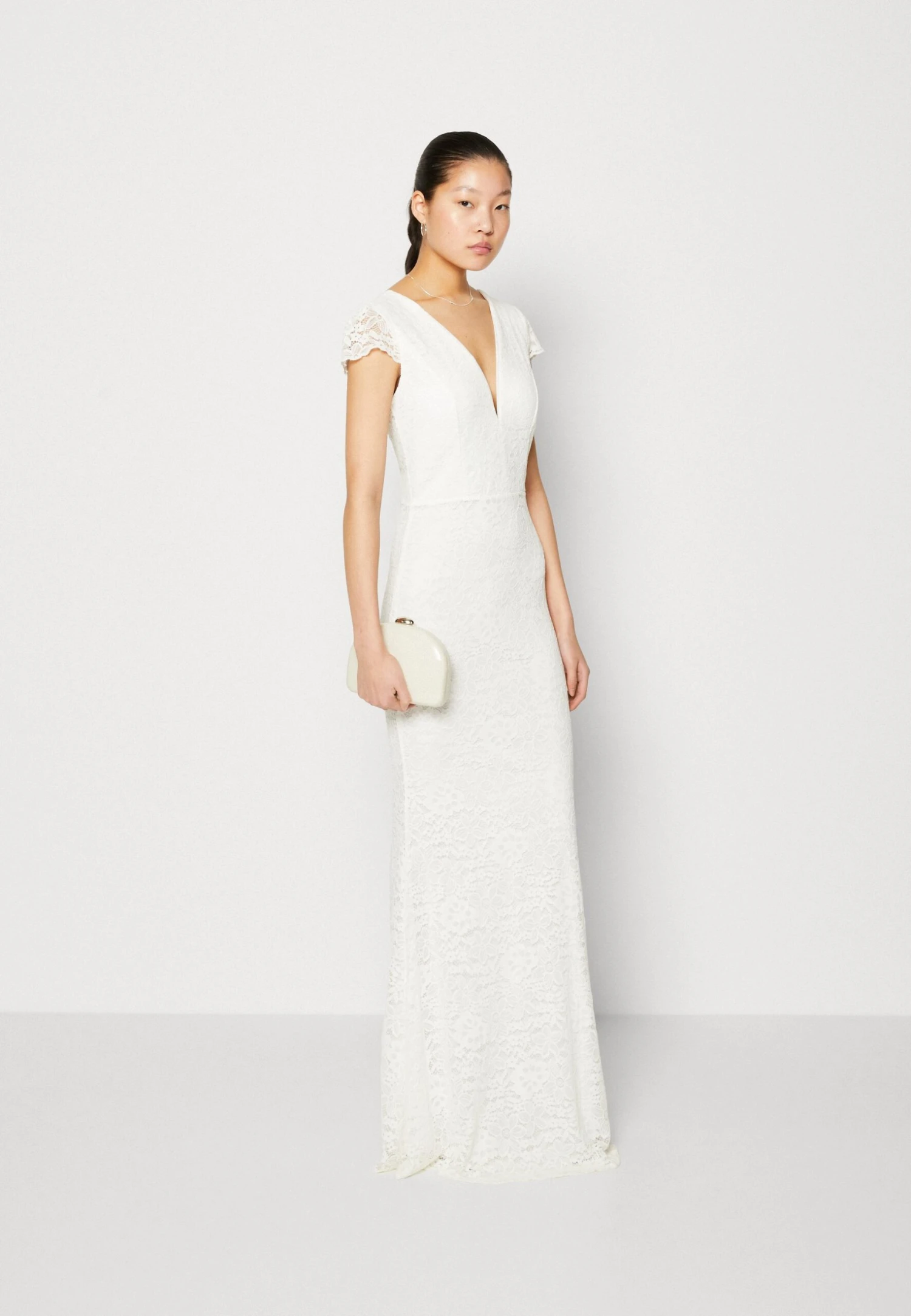 Wal G Wedding First Dance V Neck Maxi - Robe De Cocktail - White 2 Wal G Wedding First Dance V Neck Maxi - Robe De Cocktail - White – Image 2