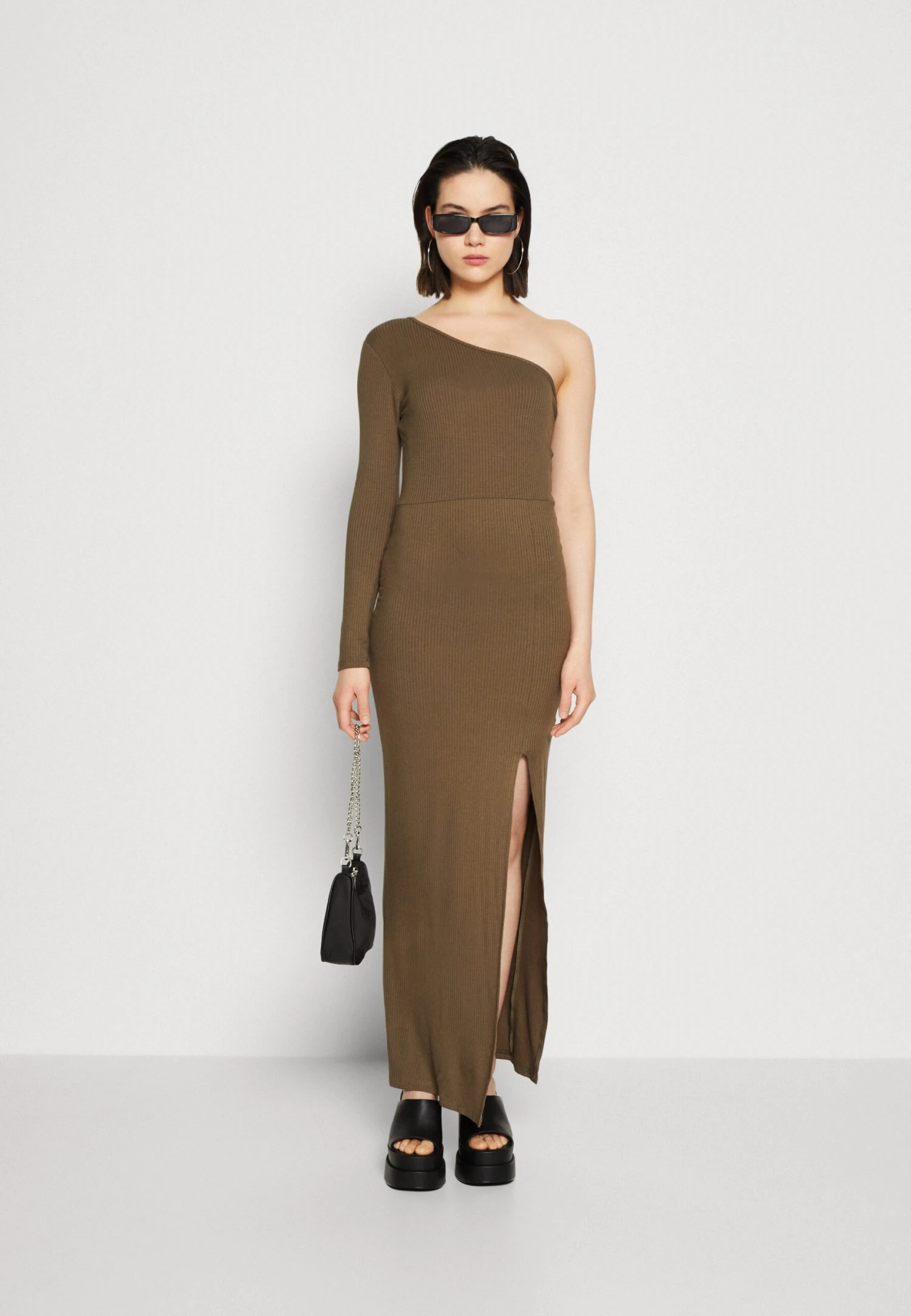 Wal G Party Ash One Shoulder Maxi - Robe En Jersey - Khaki Green 2 Wal G Party Ash One Shoulder Maxi - Robe En Jersey - Khaki Green – Image 2