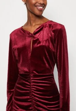 Wal G Valentines Dolly Cut Out Mini - Robe De Soirée - Wine -Wal Mode Promos Soldes Boutique 36930877ab3f4641bccb64c2e971e742