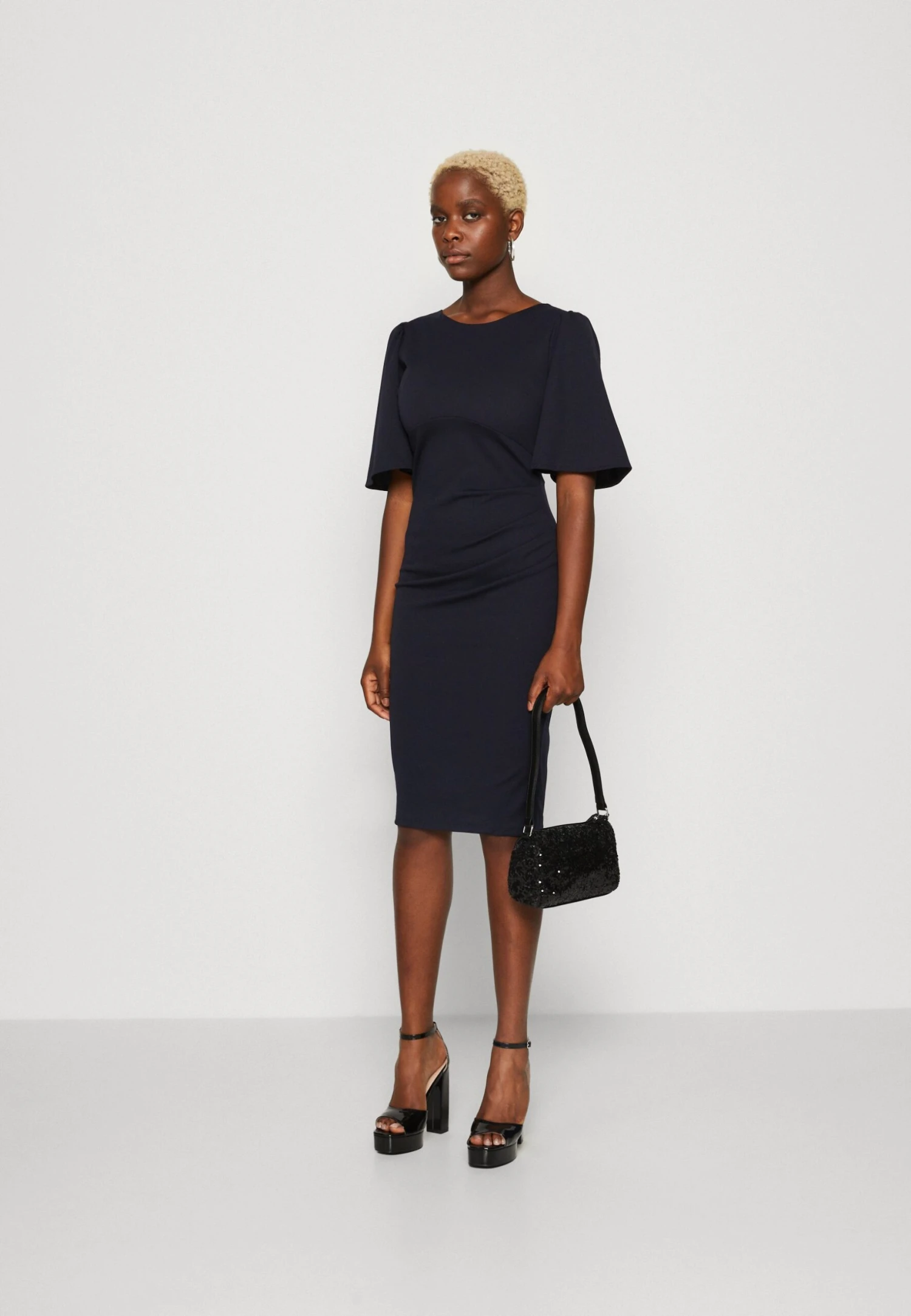 Wal G Puff Sleeve Midi Dress - Robe Fourreau - Navy Blue 2 Wal G Puff Sleeve Midi Dress - Robe Fourreau - Navy Blue – Image 2