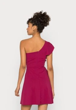 Wal G One Shoulder Skater Dress - Robe En Jersey - Magenta 7 Wal G One Shoulder Skater Dress - Robe En Jersey - Magenta -Wal Mode Promos Soldes Boutique 3ec9757acd8149ca86436ac88b65b275