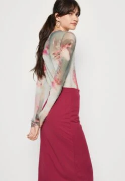 Wal G Valentines Heart Midi Skirt - Jupe Crayon - Magenta -Wal Mode Promos Soldes Boutique 417646f279d8487fa20e7d3bba89324d