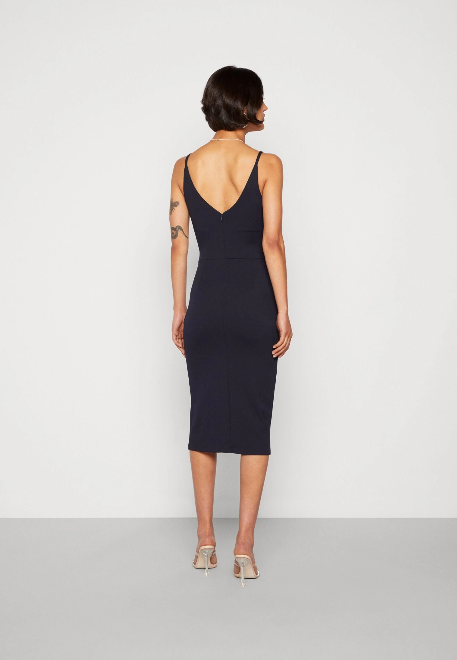 Wal G Strappy Square Neck Midi Dress - Robe Fourreau - Navy Blue 3 Wal G Strappy Square Neck Midi Dress - Robe Fourreau - Navy Blue – Image 3