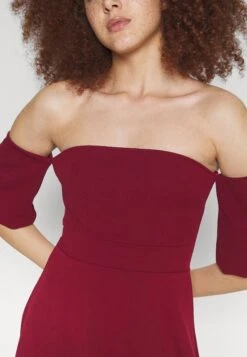 Wal G Renvi Off Shoulder Skater - Robe De Soirée - Berry Wine -Wal Mode Promos Soldes Boutique 4b58e40e309441afb7b83b3f96ac075c