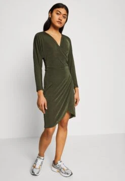 Wal G Zarah Wrap Mini - Robe En Jersey - Olive Green -Wal Mode Promos Soldes Boutique 5514d47424854a87b8a35a6cc56b76b8