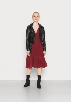Wal G Jessie Pleat Midi Dress - Robe De Soirée - Wine -Wal Mode Promos Soldes Boutique 5f6f7b2e8a2a42f38ed5a78580a87f1a