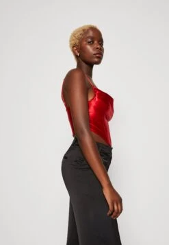 Wal G Christian Corset Crop - Débardeur - Red -Wal Mode Promos Soldes Boutique 63c1161254a346d5aaecbe23452fd0a9