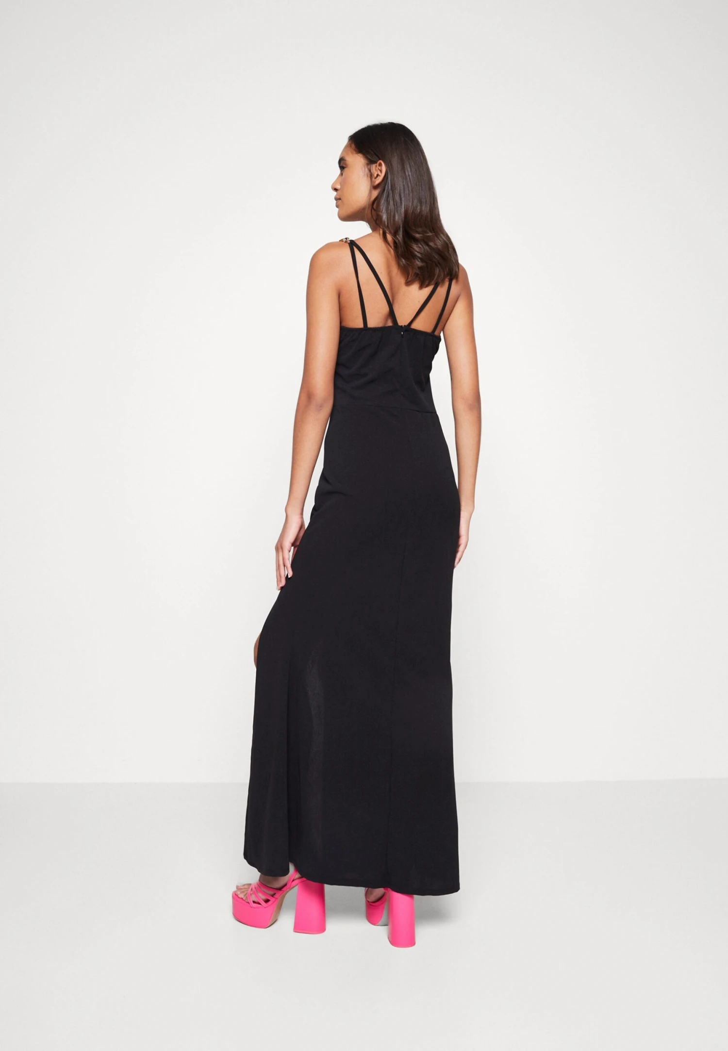 Wal G Rue Chain Maxi - Robe De Soirée - Black 3 Wal G Rue Chain Maxi - Robe De Soirée - Black – Image 3