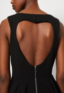 Wal G Valentines Holly Heart Cut Out Skater - Robe De Soirée - Black -Wal Mode Promos Soldes Boutique 6c681c9a371b4eaaa18293286d51c3b1