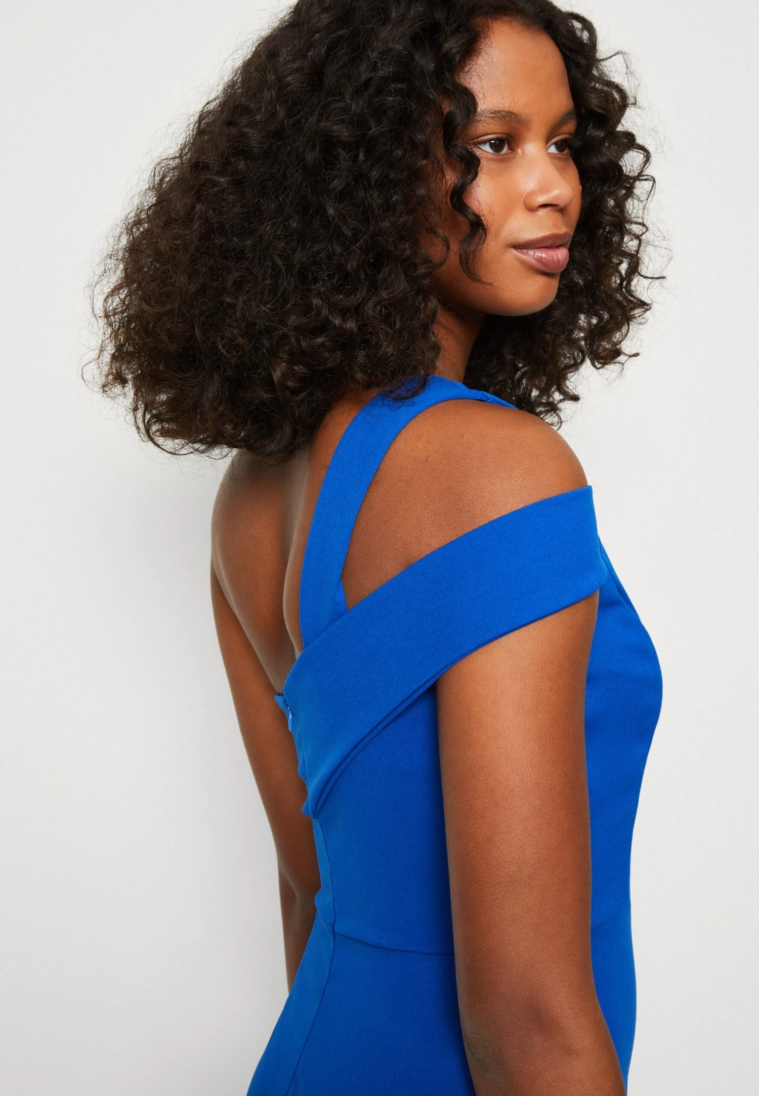 Wal G Tula Cut Out Maxi - Robe De Cocktail - Electric Blue 6 Wal G Tula Cut Out Maxi - Robe De Cocktail - Electric Blue – Image 6