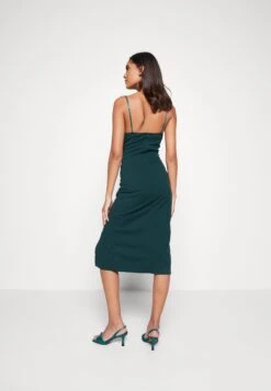 Wal G Tina Cut Out Midi Dress - Robe De Soirée - Forest Green 8 Wal G Tina Cut Out Midi Dress - Robe De Soirée - Forest Green -Wal Mode Promos Soldes Boutique 76ee8d69ec104ab6a32c9a1d43a8720a
