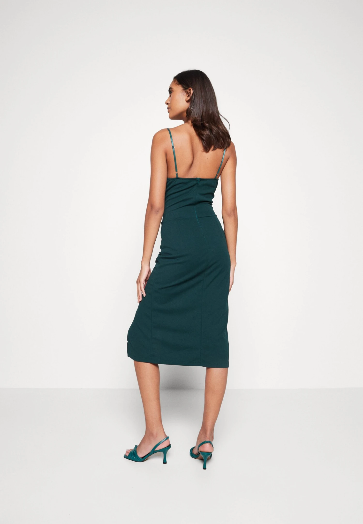 Wal G Tina Cut Out Midi Dress - Robe De Soirée - Forest Green 3 Wal G Tina Cut Out Midi Dress - Robe De Soirée - Forest Green – Image 3