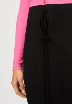 Wal G Case Wrap Midi - Jupe Crayon - Black -Wal Mode Promos Soldes Boutique 79d15ea01e1f4ecb8ef4d9ad233157f0