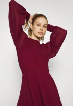 Wal G Kat Sleeve Dress - Robe De Jour - Berry Wine -Wal Mode Promos Soldes Boutique 7d69a7cbead444b79516dd5fdfb07c33