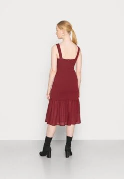 Wal G Jessie Pleat Midi Dress - Robe De Soirée - Wine -Wal Mode Promos Soldes Boutique 80b08f5c31584daaa10af764f5505407