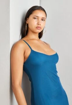 Wal G Sandy - Robe Longue - Dark Teal Blue -Wal Mode Promos Soldes Boutique 8cabaaf9a5064a30b65ede0e44dec51b