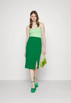 Wal G Lajo Midi Skirt - Jupe Crayon - Leaf Green -Wal Mode Promos Soldes Boutique 9300e880a6ef4badb256c96d321a331e