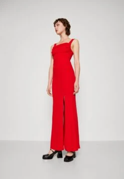 Wal G Maya Square Neck Maxi - Robe En Jersey - Red 9 Wal G Maya Square Neck Maxi - Robe En Jersey - Red -Wal Mode Promos Soldes Boutique 9430ef6eff1143c6ad8495850dd4d938