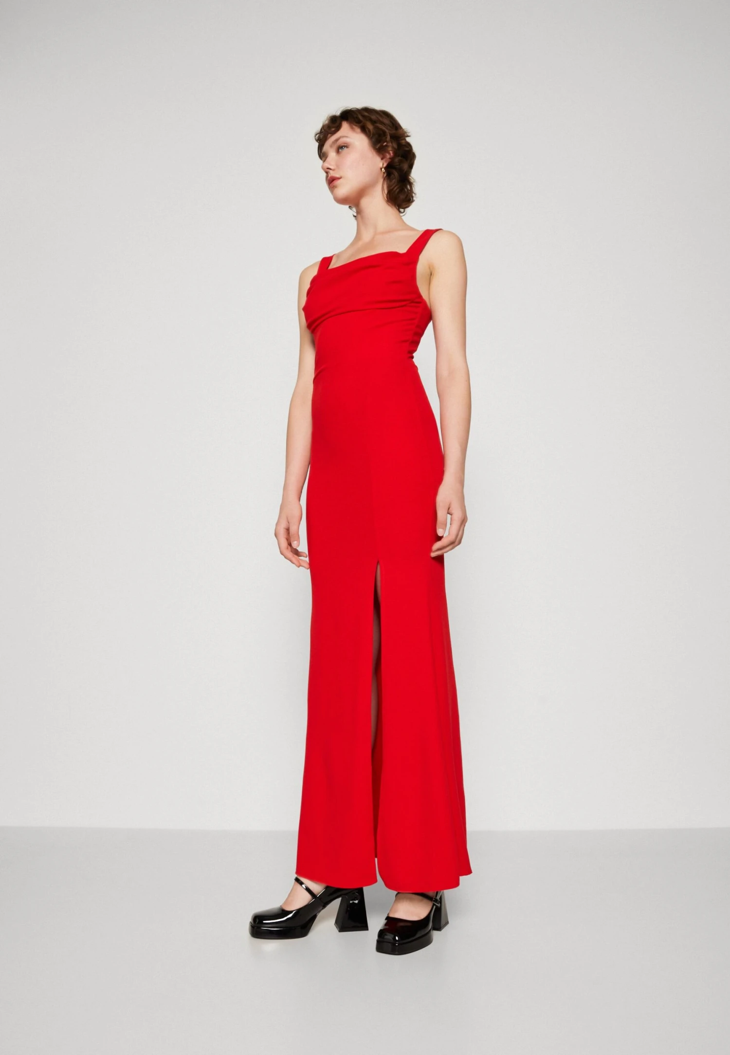 Wal G Maya Square Neck Maxi - Robe En Jersey - Red 4 Wal G Maya Square Neck Maxi - Robe En Jersey - Red – Image 4