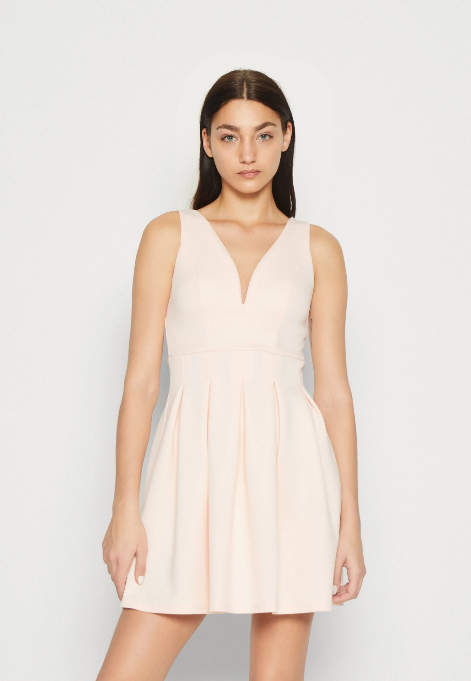 Wal G Wedding Lila V Neck Skater - Robe De Soirée - Peach 1 Wal G Wedding Lila V Neck Skater - Robe De Soirée - Peach