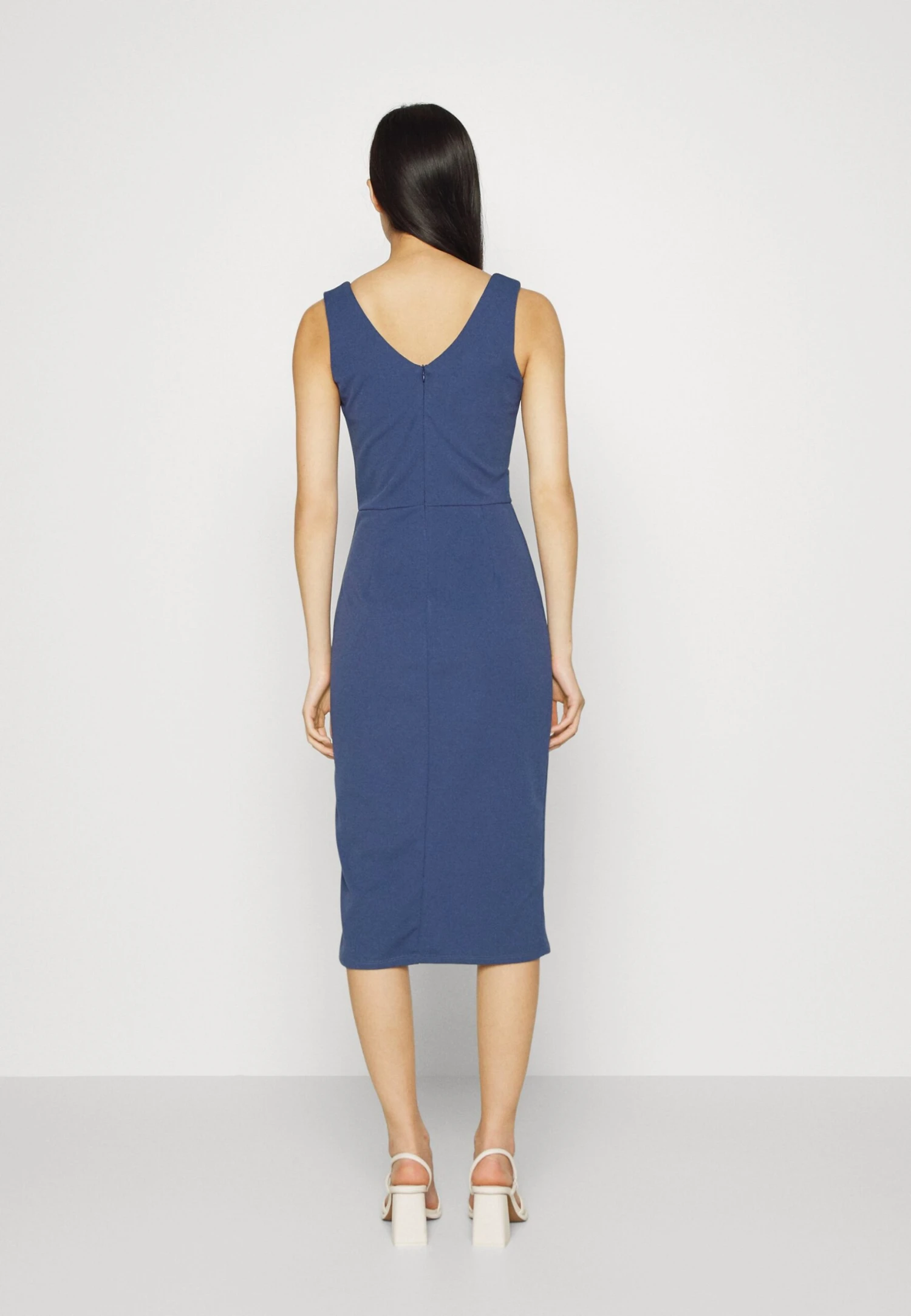 Wal G Cruise Midi Dress - Robe Fourreau - Denim Blue 3 Wal G Cruise Midi Dress - Robe Fourreau - Denim Blue – Image 3