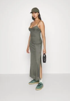 Wal G Sandy - Robe Longue - Khaki Green -Wal Mode Promos Soldes Boutique 9eca53742da246a68392914949305594