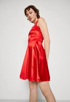 Wal G Kelly Asymmetric Skater - Robe De Soirée - Red -Wal Mode Promos Soldes Boutique a3acb34cd5b2401396e82e95ca4b6e61