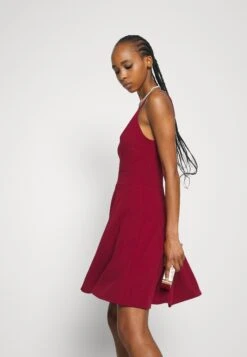 Wal G Vincent Skater Dress - Robe En Jersey - Wine 9 Wal G Vincent Skater Dress - Robe En Jersey - Wine -Wal Mode Promos Soldes Boutique ab5ecbb3a1d14cc1a740ec993929f54d