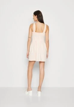 Wal G Wedding Lila V Neck Skater - Robe De Soirée - Peach 8 Wal G Wedding Lila V Neck Skater - Robe De Soirée - Peach -Wal Mode Promos Soldes Boutique b2306383a509411685a98c7e1d7a7388