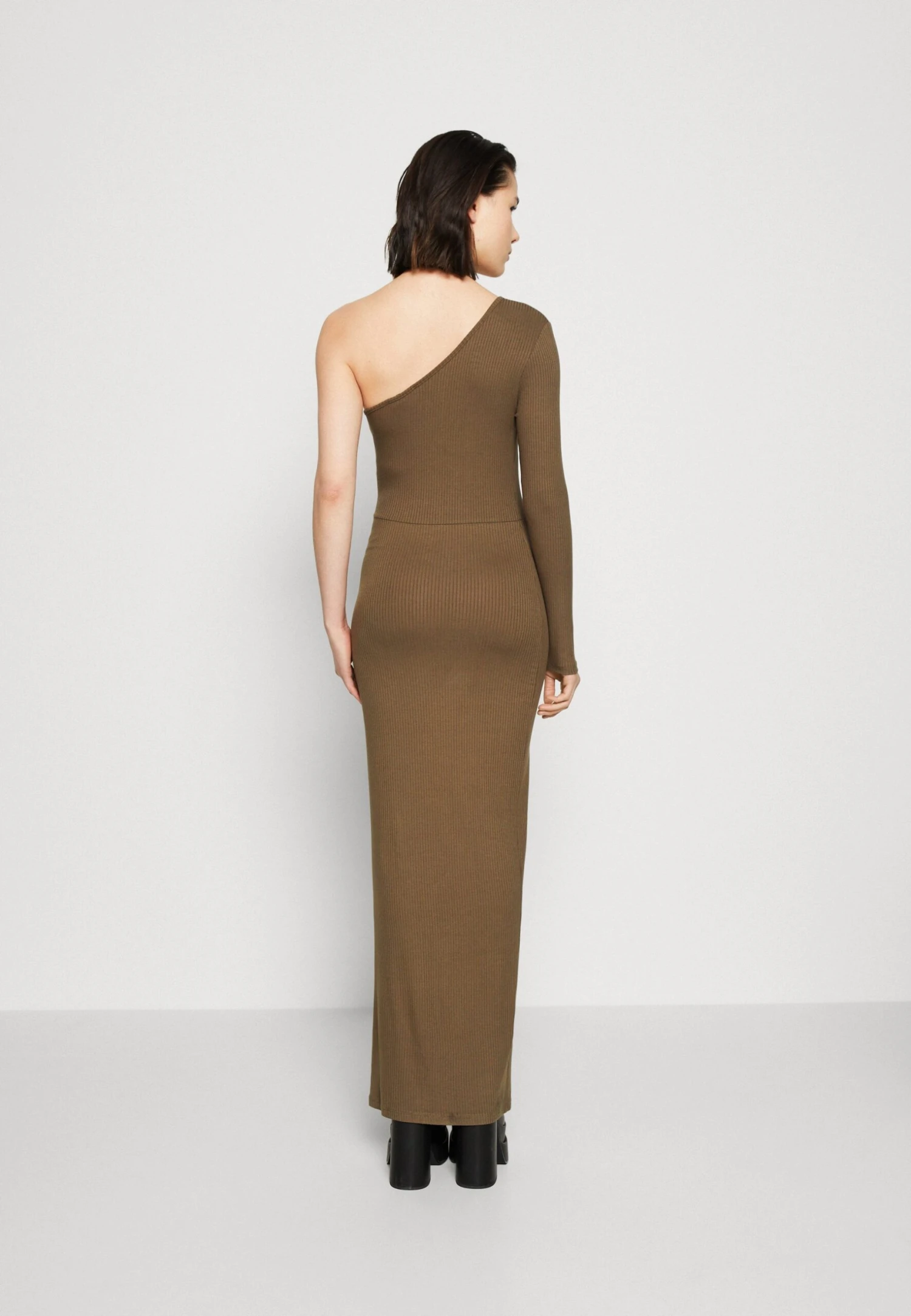 Wal G Party Ash One Shoulder Maxi - Robe En Jersey - Khaki Green 3 Wal G Party Ash One Shoulder Maxi - Robe En Jersey - Khaki Green – Image 3