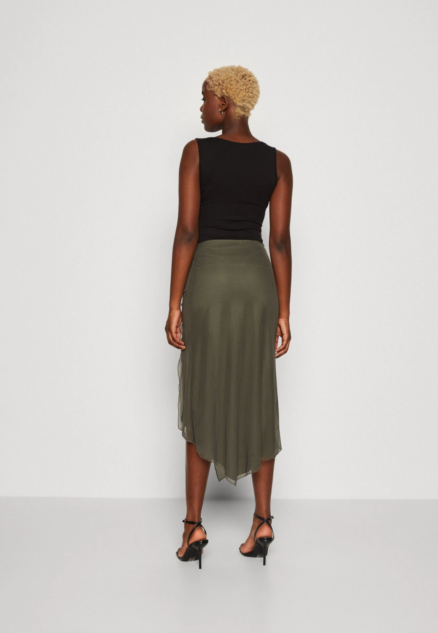Wal G Roro Midi Skirt - Jupe Crayon - Khaki Green 3 Wal G Roro Midi Skirt - Jupe Crayon - Khaki Green – Image 3