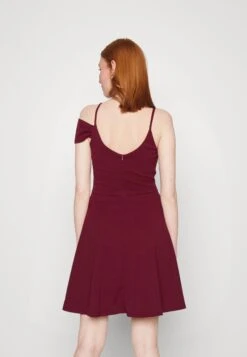 Wal G Roshna Sleeve Skater Dress - Robe De Soirée - Berry Wine -Wal Mode Promos Soldes Boutique bb33a57c24574405ad4538863b39851c