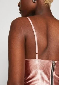 Wal G Christian Corset Crop - Débardeur - Dusty Pink -Wal Mode Promos Soldes Boutique bbf34843f56a4de684a200e5c71fb16e