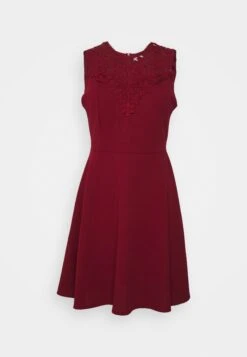 Wal G Accessorie Neck Skater Dress - Robe De Soirée - Wine -Wal Mode Promos Soldes Boutique bc753db1536f4e32bafa5603464c25ca