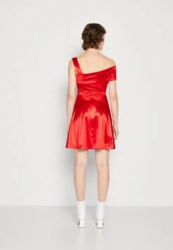 Wal G Kelly Asymmetric Skater - Robe De Soirée - Red -Wal Mode Promos Soldes Boutique bd44af81e9b44323a5c167a61c61388a