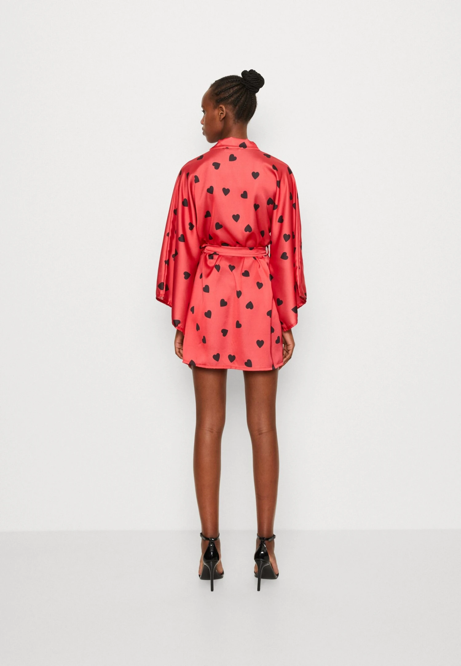 Wal G Valentines Love Belted Wrap - Veste Légère - Red/Black 3 Wal G Valentines Love Belted Wrap - Veste Légère - Red/Black – Image 3