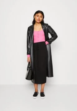 Wal G Case Wrap Midi - Jupe Crayon - Black -Wal Mode Promos Soldes Boutique c0377558a77c46a09687a7bfbdc4ae4c