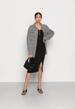 Wal G Tortoise Button Skirt - Jupe Crayon - Black -Wal Mode Promos Soldes Boutique cdce6337ef544b95a898eb5517adf31b