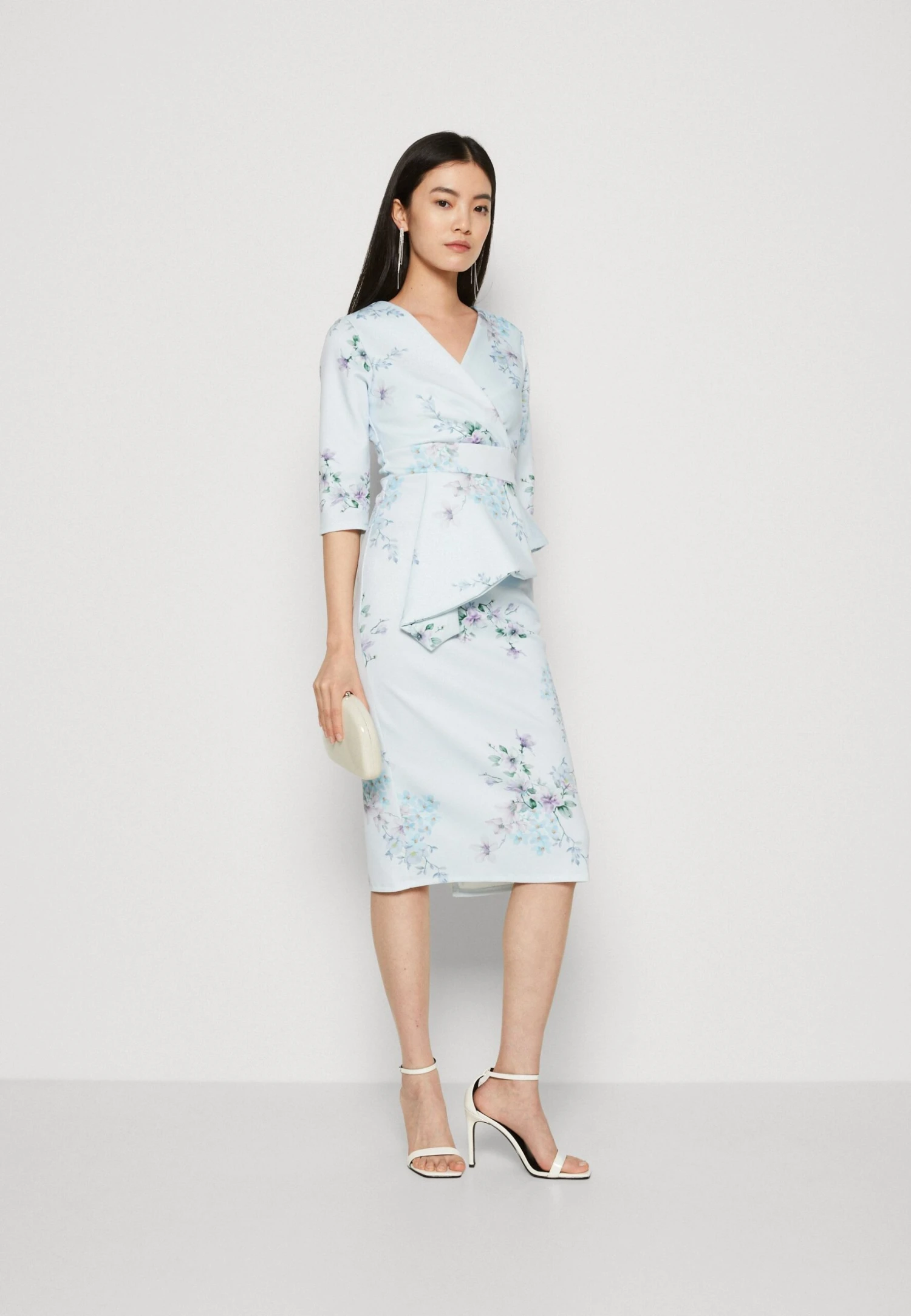 Wal G Wedding - Isabella Wrap Midi - Robe De Soirée - Light Blue 2 Wal G Wedding - Isabella Wrap Midi - Robe De Soirée - Light Blue – Image 2